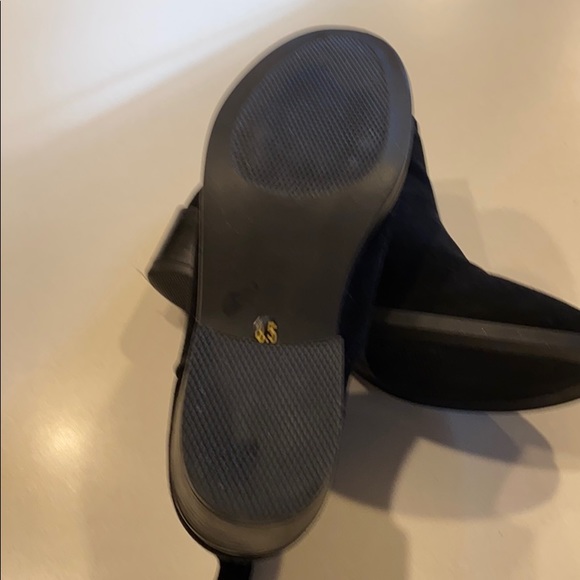 Steve Madden black suede Chelsea Bootie - Picture 3 of 5